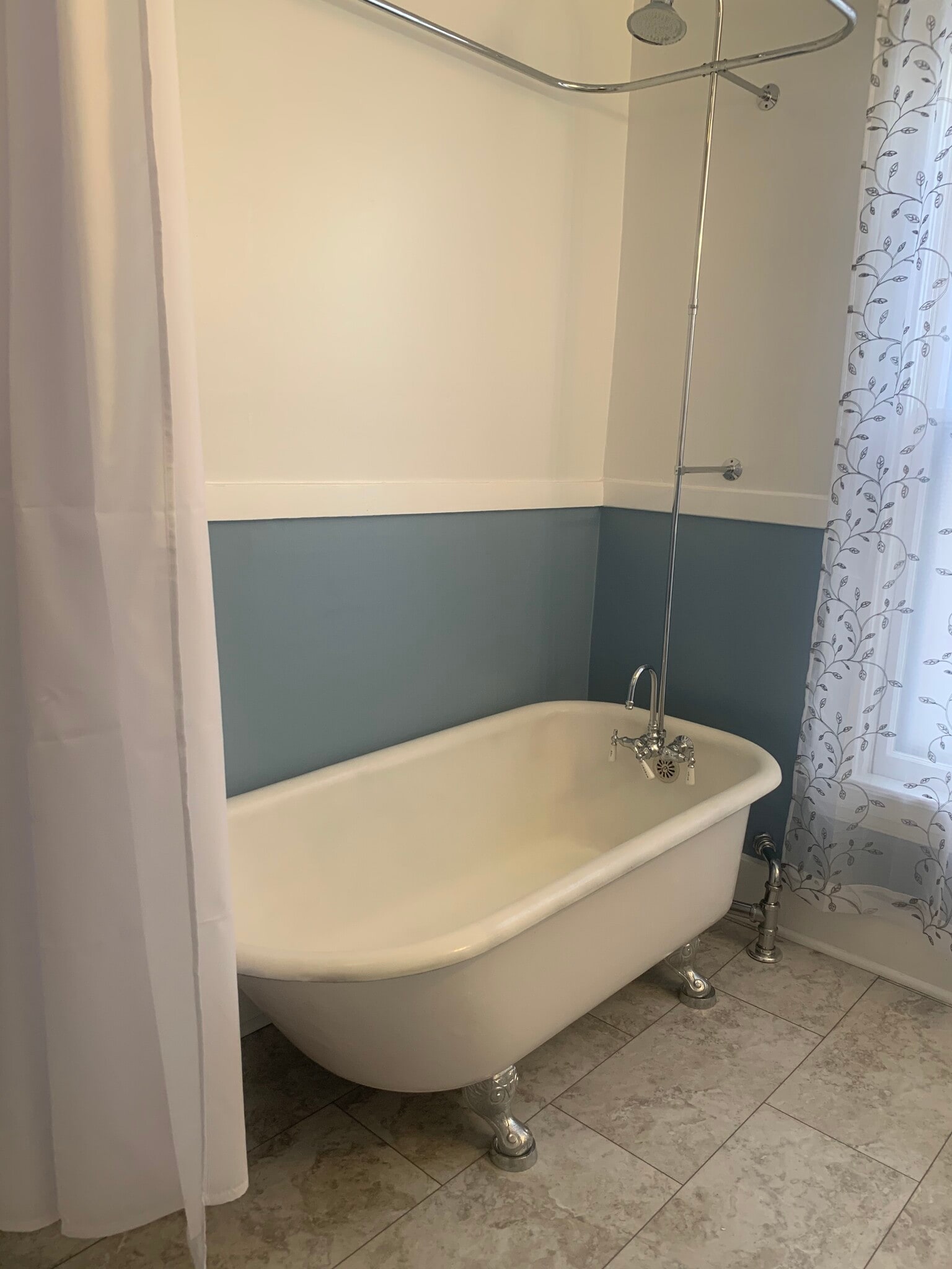 Vintage claw-foot bathtub, refurbished, with shower - 2645 Colfax Ave S