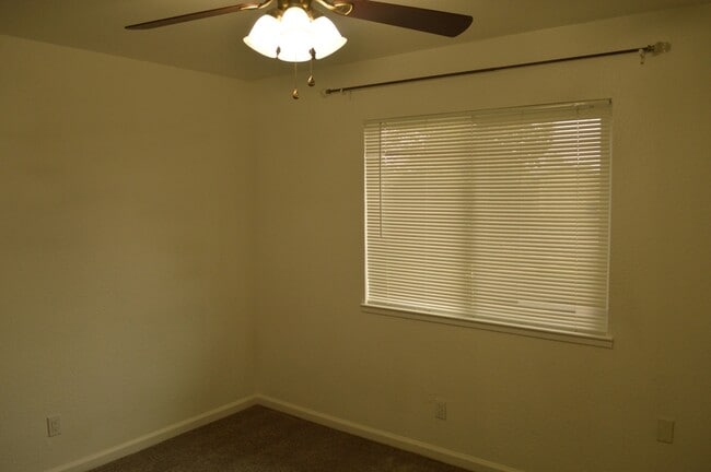 Building Photo - 1074 Plumwood Ct