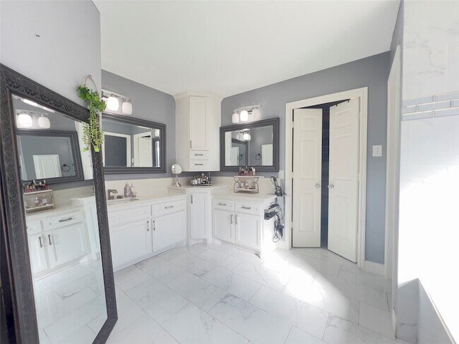 Building Photo - 10503 Desert Springs Cir