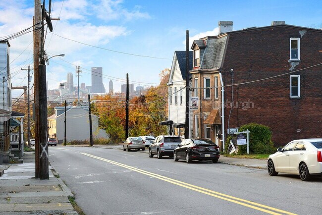 Building Photo - 320 Greenfield Ave