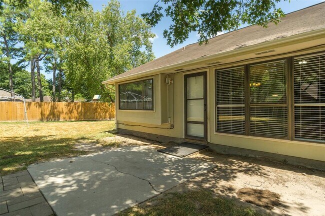 Building Photo - 2902 Laurelridge Dr