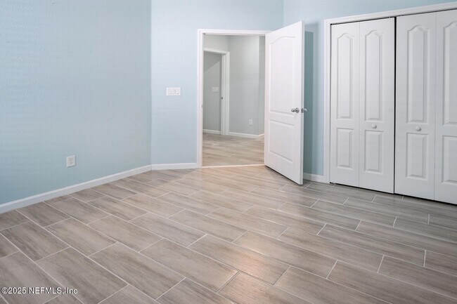 Building Photo - 351 St James Way