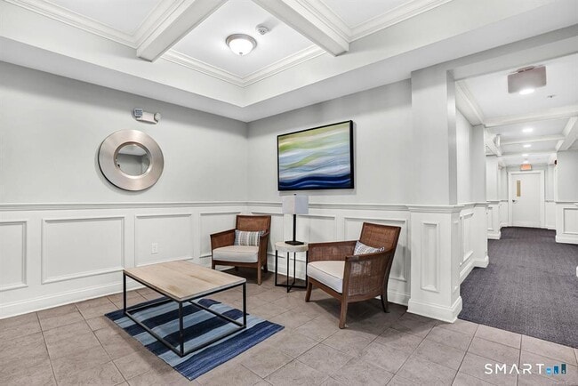 Building Photo - 142 East Ave