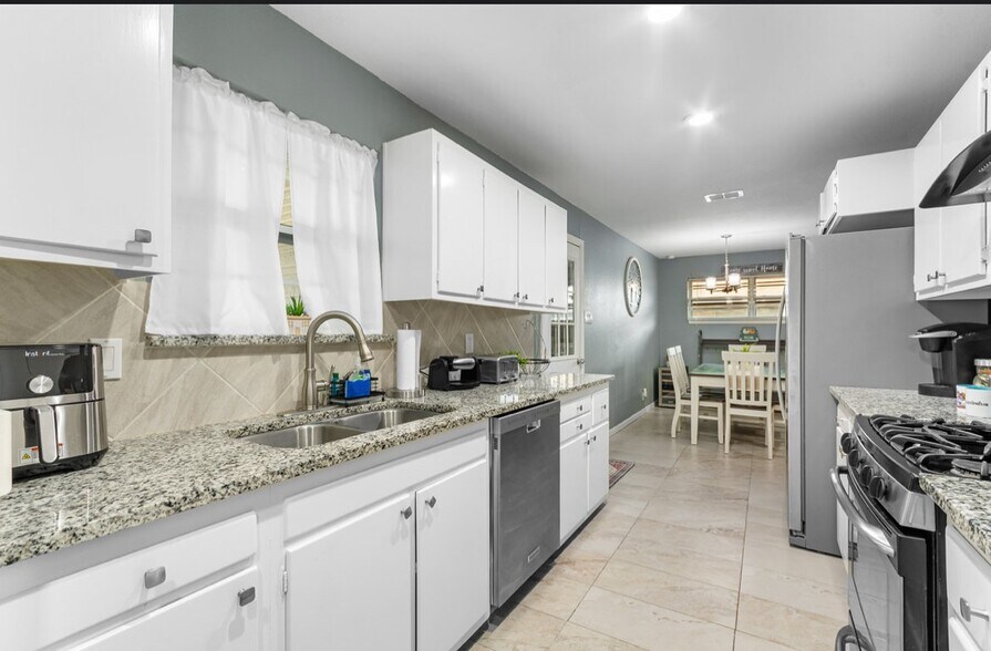 Building Photo - 1703 Monaco Dr
