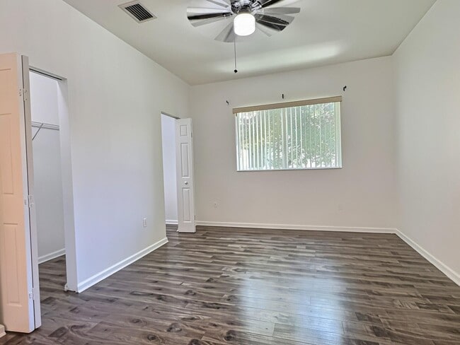 Building Photo - 8833 S Isles Cir