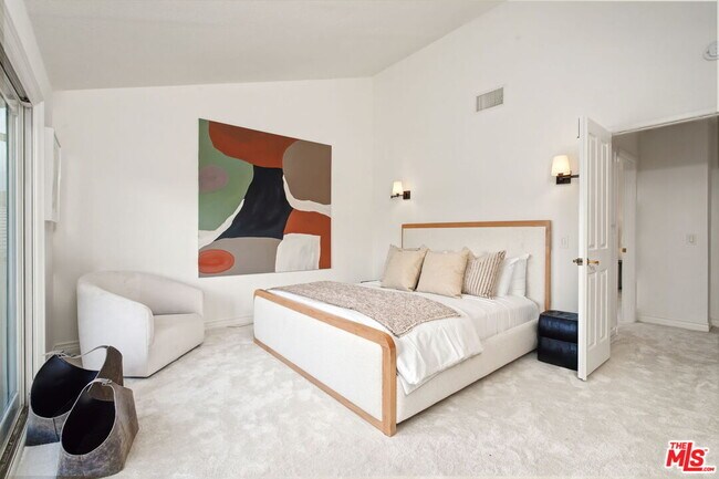 Building Photo - 6497 Country Club Dr