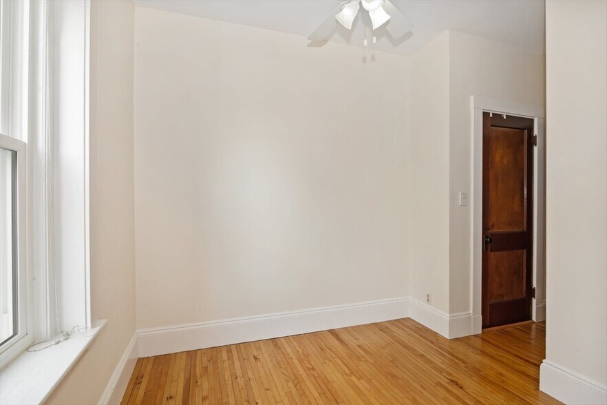 Building Photo - 48 Kilsyth Rd