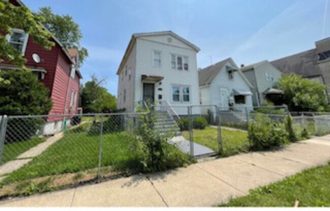 Primary Photo - 10619 S Perry Ave
