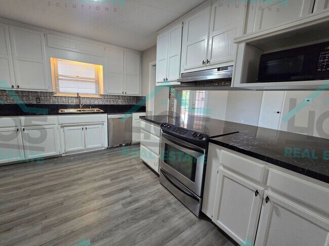 Building Photo - MWC Rental 3 Bed