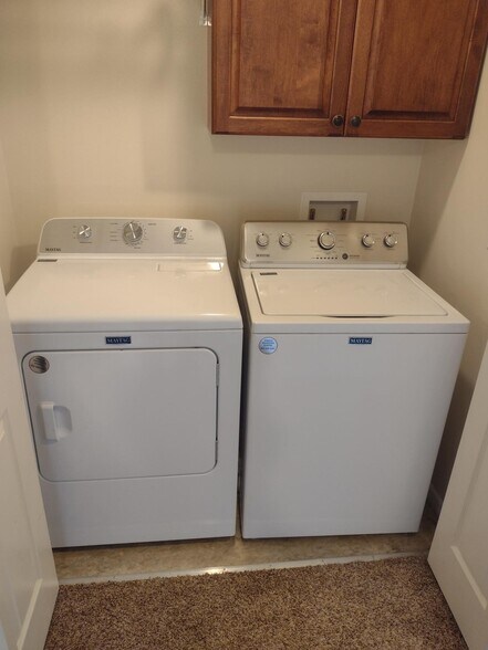 Full Sized W/D 2nd Floor - 1227 2nd Ave NE