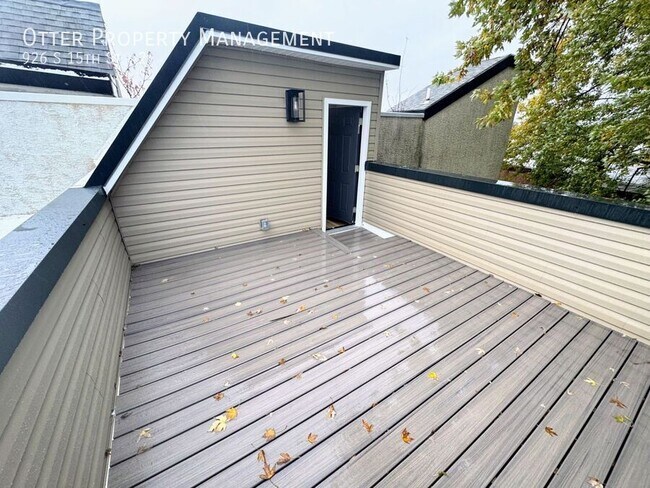 Building Photo - 926 S 15th St