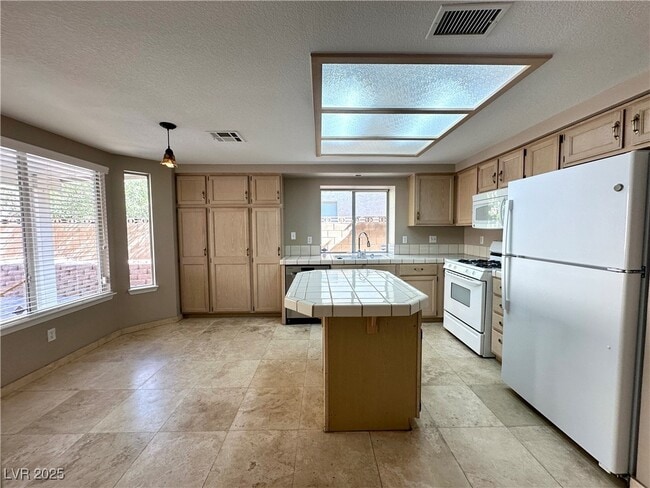 Building Photo - 2433 Twin Flower Cir