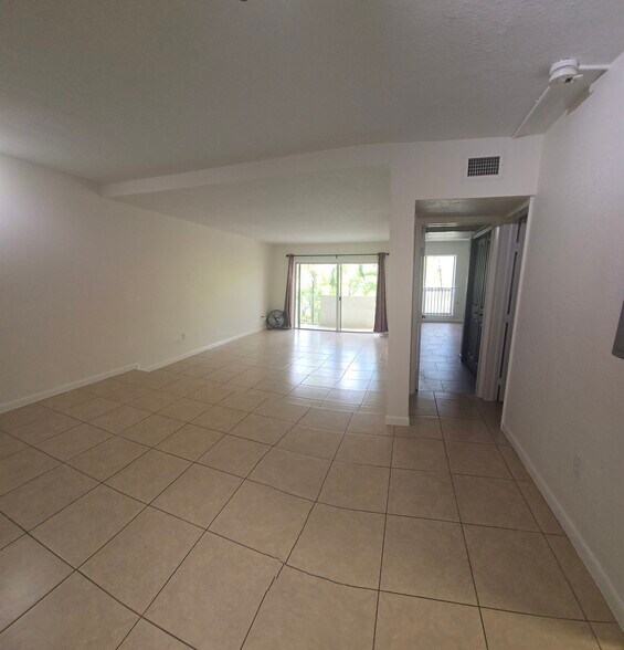 Building Photo - 8950 SW 69th Ct