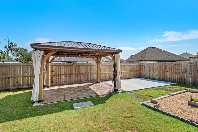 Building Photo - 230 Bequette Ln