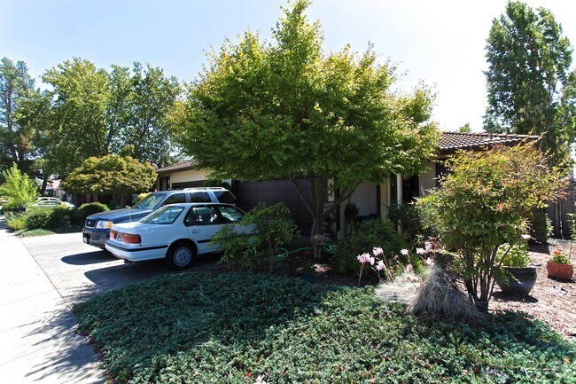 Building Photo - 651-653 Oregon St