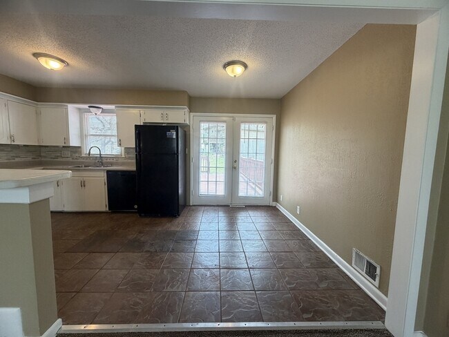 Building Photo - 5035 Overton Ave