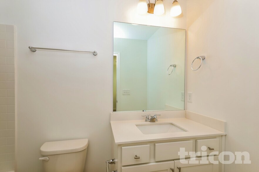 Building Photo - 413 Freeport Wy