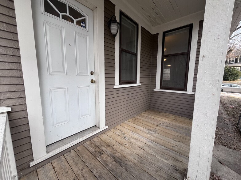 Building Photo - 709 Lafayette Ave SE