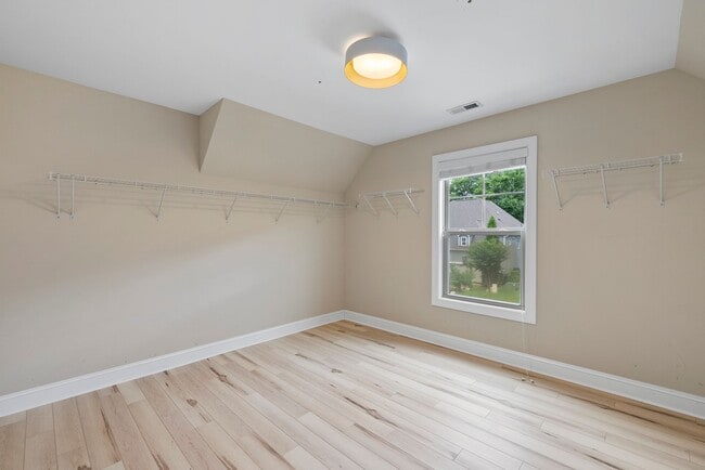 Building Photo - 3537 Bunting Dr