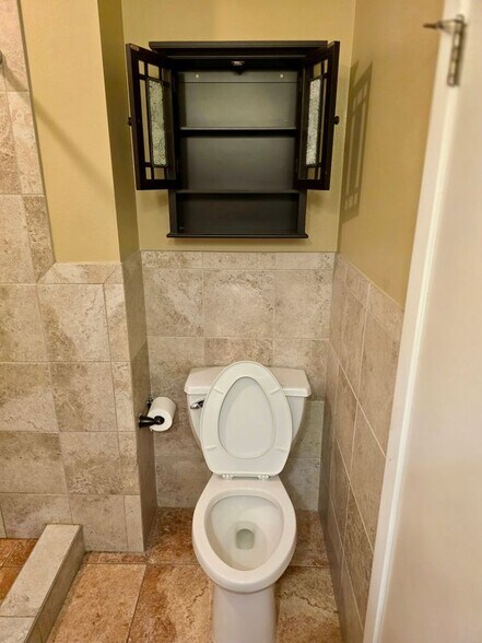 Building Photo - 856 Creekway Ct