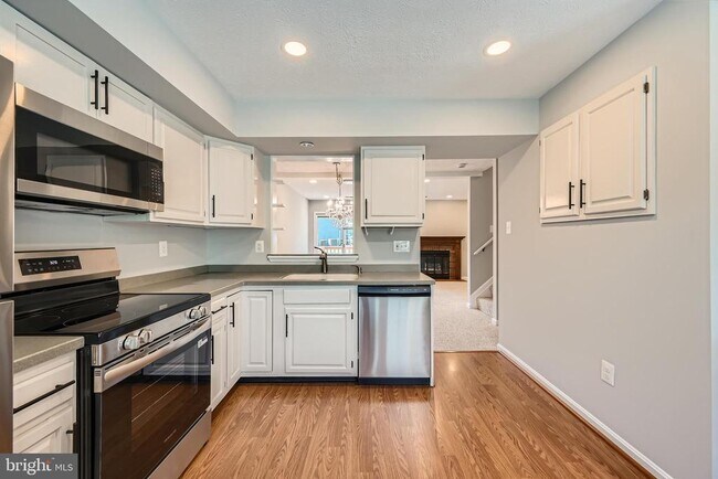 Building Photo - 824 Century St