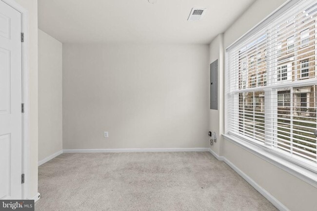 Building Photo - 7118 Rowlock Aly