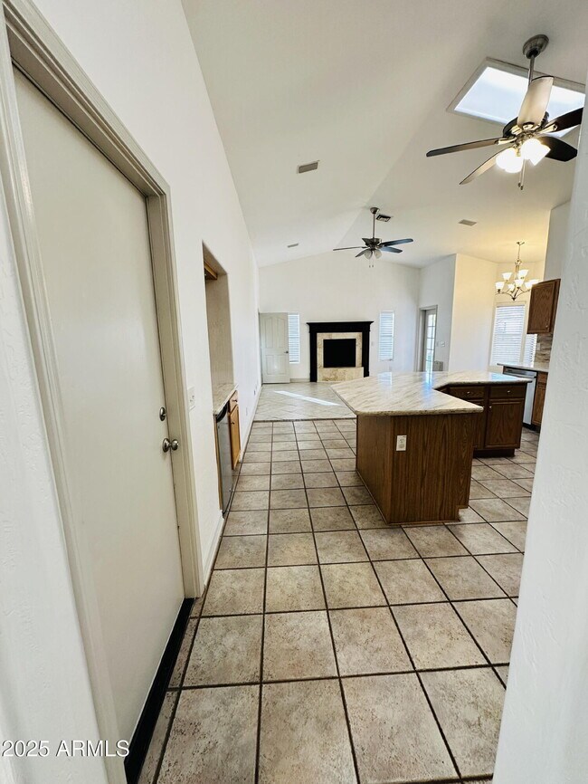 Building Photo - 2110 E Enrose Cir