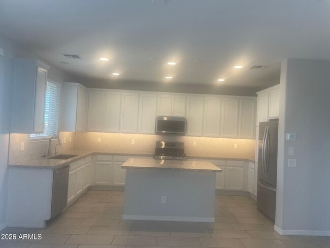 Building Photo - 14222 West Honeysuckle Dr