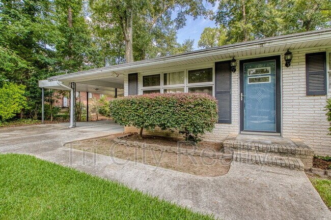 Building Photo - 212 Hilltop Dr