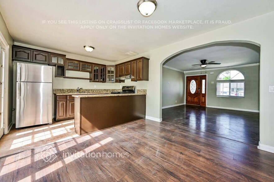 Building Photo - 212 E 185th St