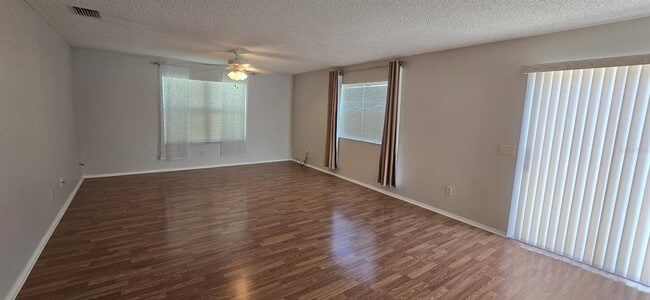 Building Photo - 2419 Southern Oak St