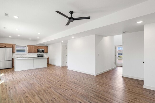 Building Photo - 3400 Naples Dr