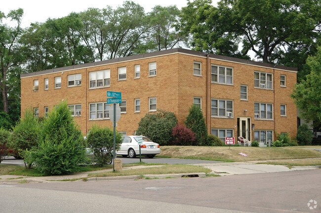 Building Photo - 707 12th Ave N