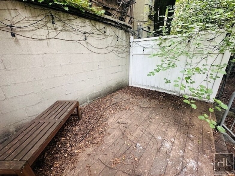 Building Photo - Luxury 1 Bedroom Duplex with Private Outdo...