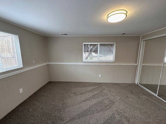 Building Photo - 431 S Victor Way