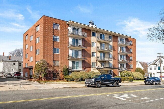 Building Photo - 80 Main St