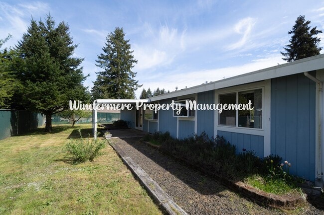 Building Photo - Bright and Charming 3 bed Rambler in Convenient Port Orchard Location
