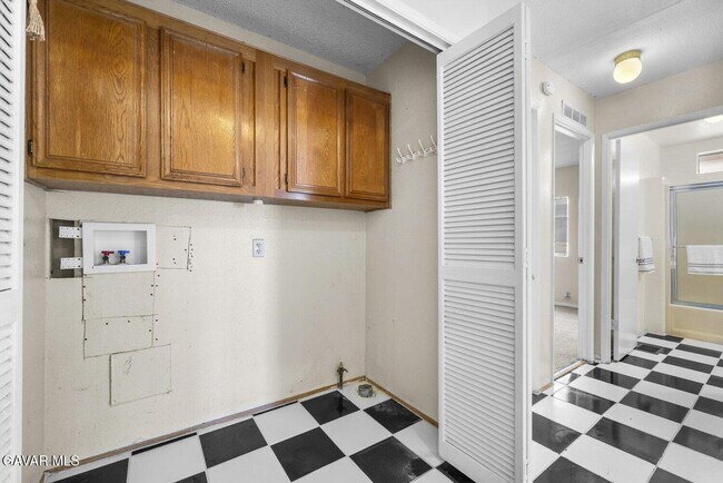 Building Photo - 1858 Park Cir Dr