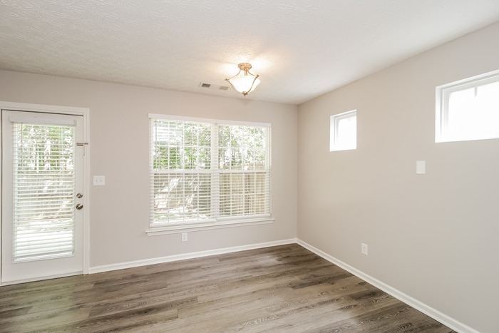 Building Photo - 551 Arrowhead Dr