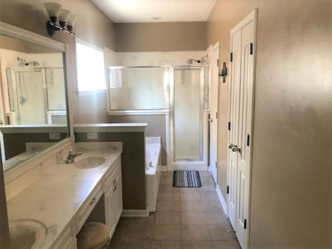 Building Photo - 9291 N Fairmont Cir