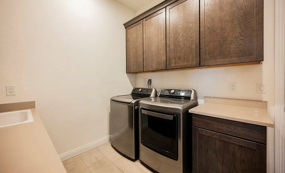 Building Photo - 11080 Black Fire Opal Dr