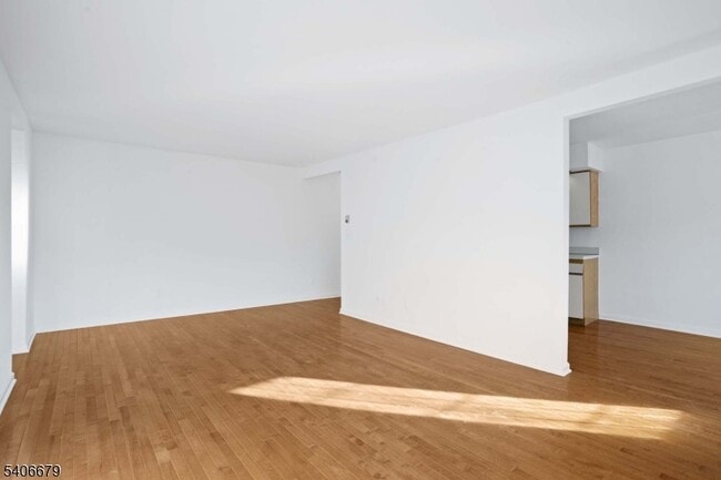 Building Photo - 25 Canterbury Rd