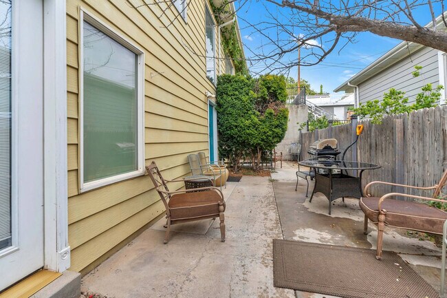 Building Photo - 665 Columbus St E