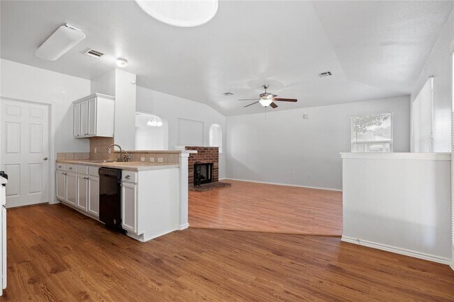 Building Photo - 3307 Blue Ridge Dr