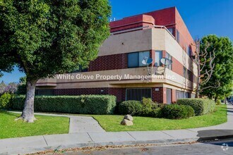 Building Photo - 2 Bedroom Condo in Gated Garden Grove Complex