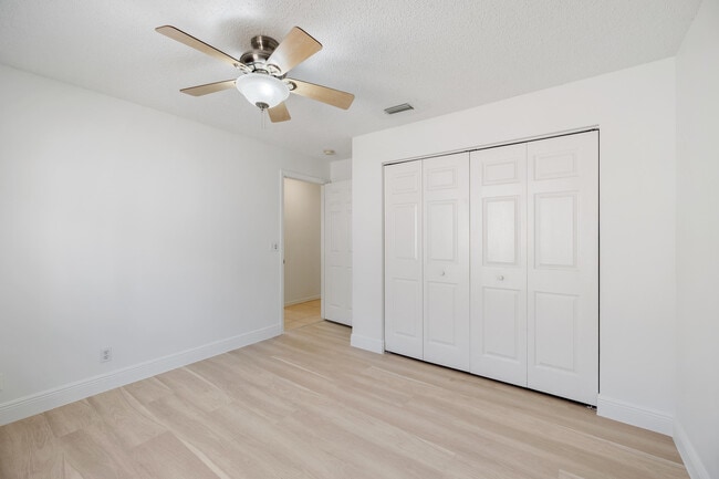 Building Photo - 3800 Woodfield Dr