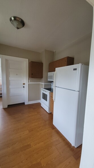 Kitchen - 601 Park Ave
