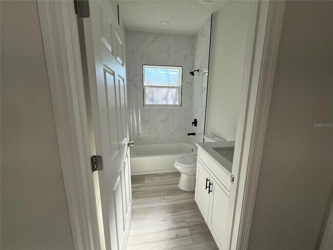 Building Photo - 7897 N Fieldstone Point