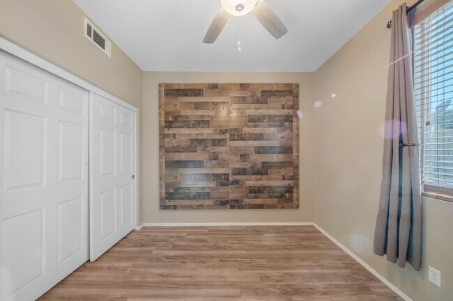 Building Photo - 79910 Camden Dr