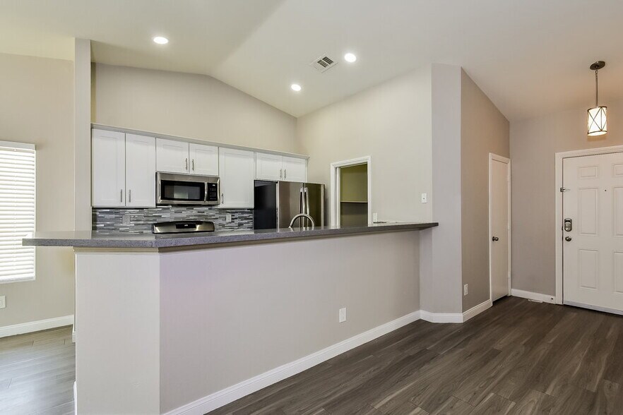 Building Photo - 5533 Soft Whispers St